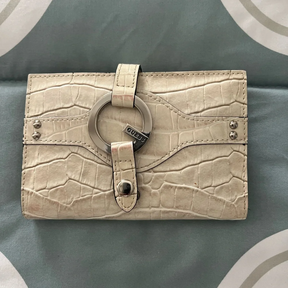 GUESS Crocodile Leather Wallet Off-White - Picture 1 of 7